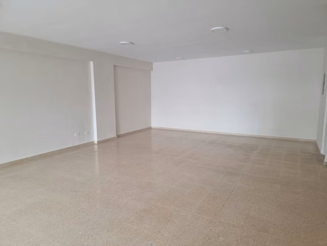 Alquiler de Local Comercial en Tumba Muerto, Plaza Verona, 110m2