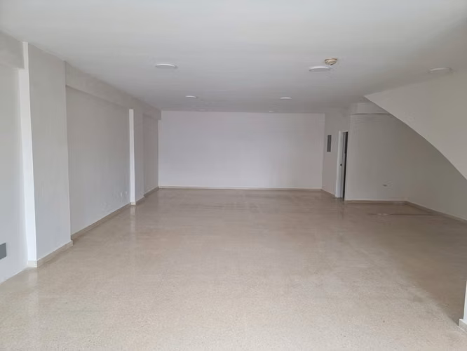 Alquiler de Local Comercial en Tumba Muerto, Plaza Verona, 110m2
