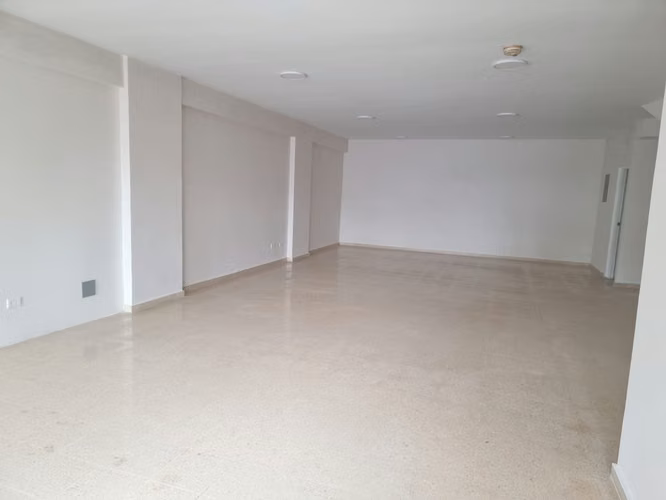 Alquiler de Local Comercial en Tumba Muerto, Plaza Verona, 110m2