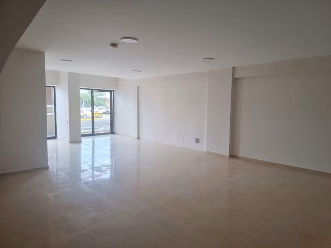 Alquiler de Local Comercial en Tumba Muerto, Plaza Verona, 110m2