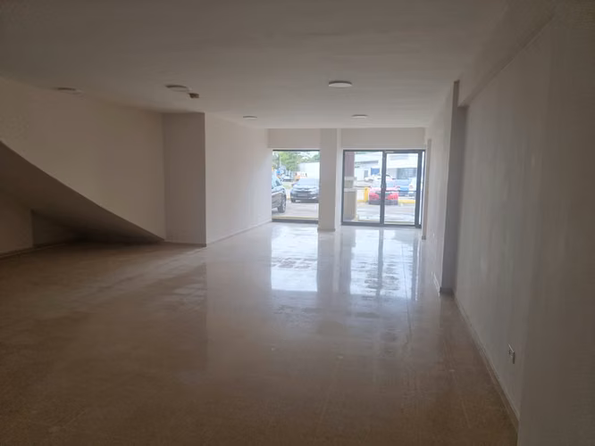 Alquiler de Local Comercial en Tumba Muerto, Plaza Verona, 110m2