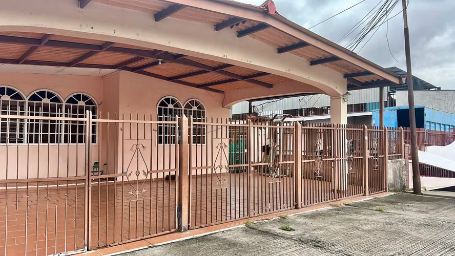 Venta de casa en Parque Lefevre
