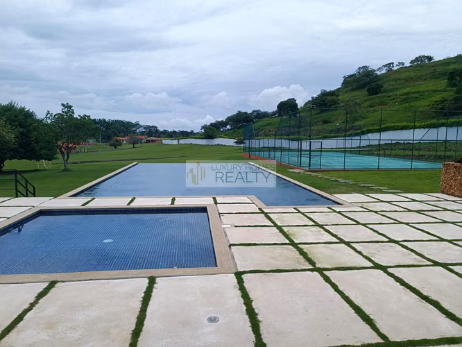 Vendo Lote de Terreno - Complejo Privado, PH Colonia Brisas del Celaje