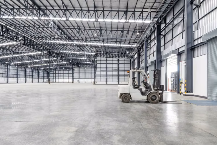 Warehouse rental in Tocumen, excellent location.