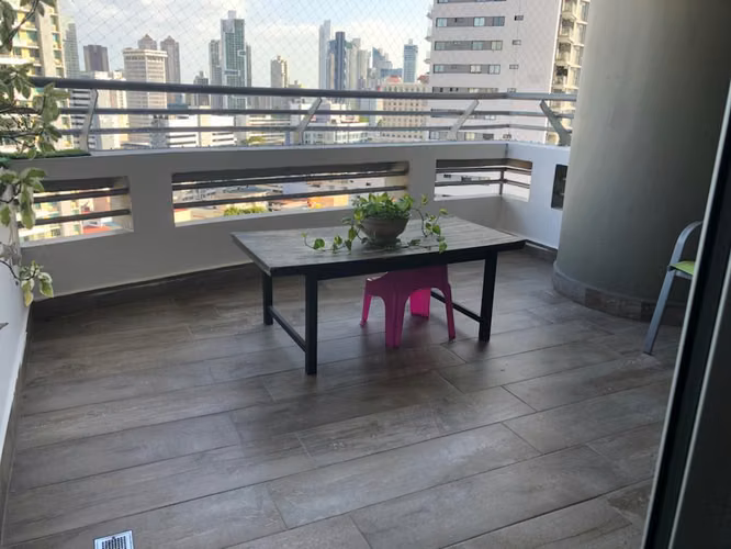 VENDO APARTAMENTO EN EL CANGREJO PH LUXOR 300