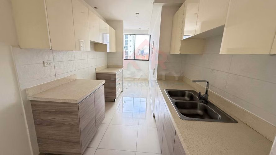 VENTA DE APARTAMENTO EN P.H. BALBOA BAY, BELLA VISTA