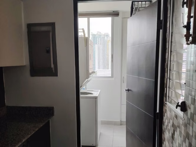 Hermoso Apartamento en Costa del Este! Ganga! PH Green Bay! Línea Blanca Completa!