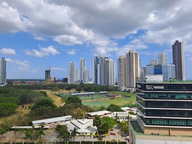 Hermoso Apartamento en Costa del Este! Ganga! PH Green Bay! Línea Blanca Completa!