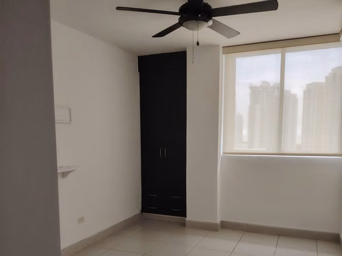Hermoso Apartamento en Costa del Este! Ganga! PH Green Bay! Línea Blanca Completa!