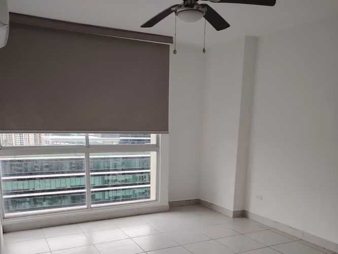 Hermoso Apartamento en Costa del Este! Ganga! PH Green Bay! Línea Blanca Completa!