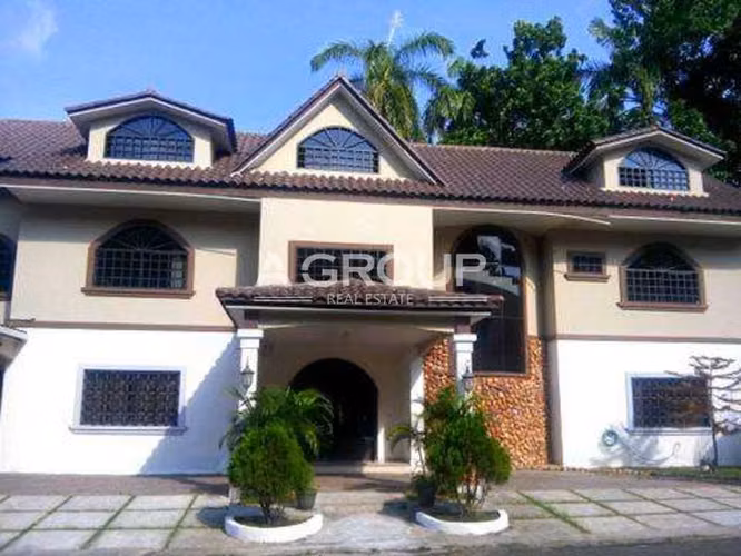 Llanos de Curundu - Ancón - Se vende casa