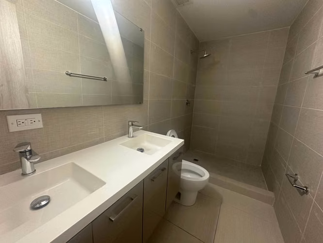 SE VENDE 43GV BELLA VISTA AVE. BALBOA LINEA BLANCA