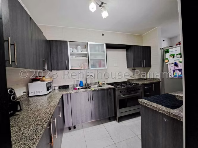 Vendo Apartamento Exclusivo en PH Luxor Tower 100, El Cangrejo 24-3946GG