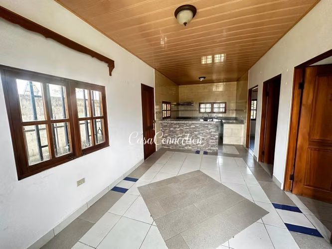 SE VENDE CASA AMPLIA EN ÁREA COMERCIAL DE VOLCÁN