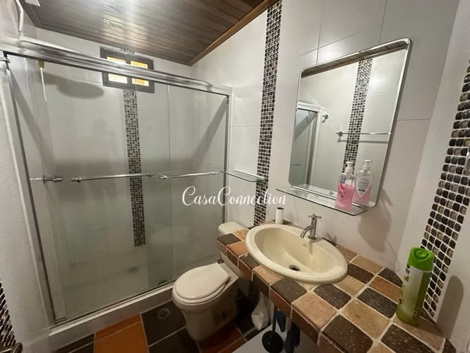 SE VENDE CASA AMPLIA EN ÁREA COMERCIAL DE VOLCÁN