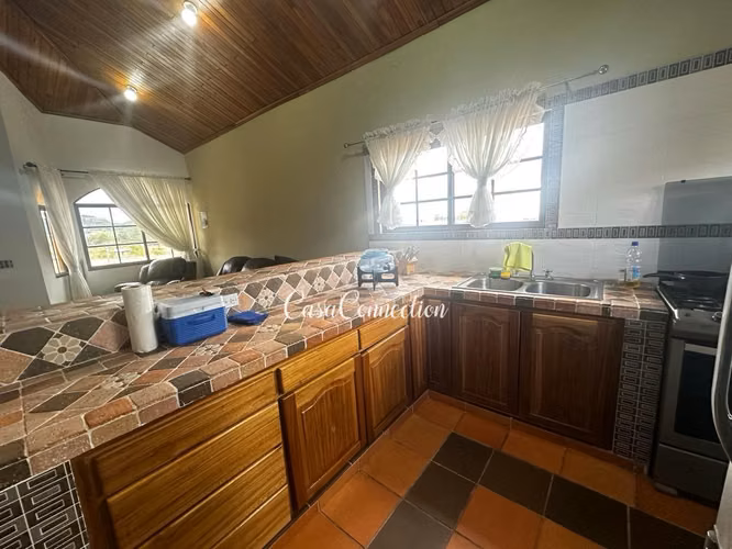 SE VENDE CASA AMPLIA EN ÁREA COMERCIAL DE VOLCÁN