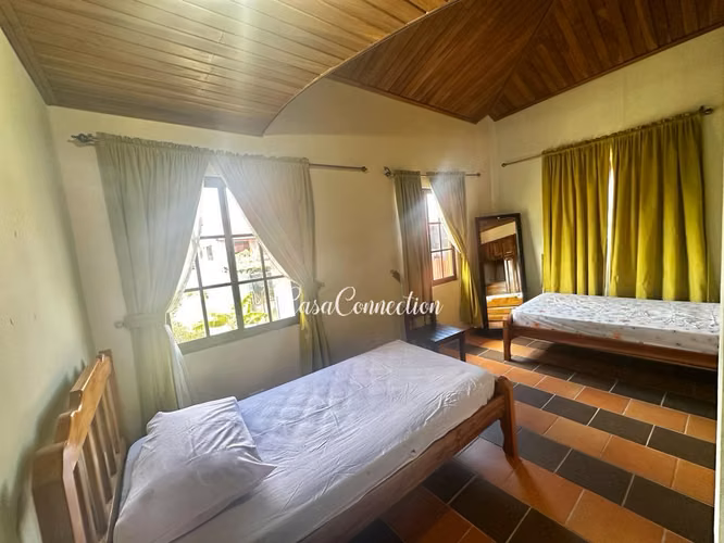 SE VENDE CASA AMPLIA EN ÁREA COMERCIAL DE VOLCÁN