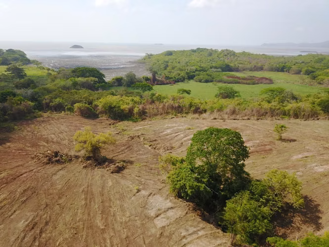 VENTA TERRENO EN PLAYA EN LA CHORRERA