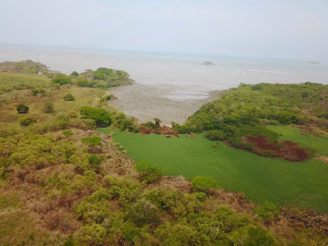 VENTA TERRENO EN PLAYA EN LA CHORRERA