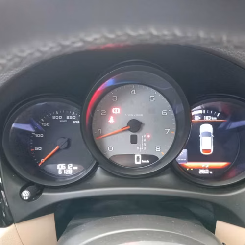 Vendo Porsche Macan 2020 con 10,610 kilometros motor 3.0 litros de 350 caballos.