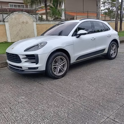 Vendo Porsche Macan 2020 con 10,610 kilometros motor 3.0 litros de 350 caballos.