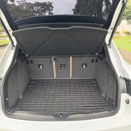 Vendo Porsche Macan 2020 con 10,610 kilometros motor 3.0 litros de 350 caballos.