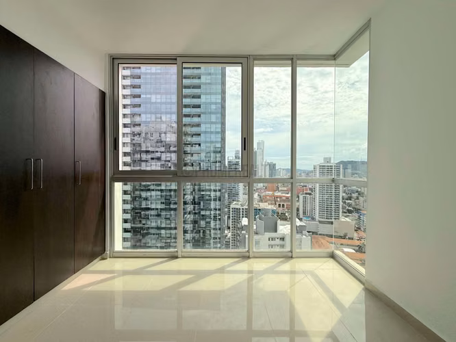 Apartamento en venta en Bella Vista Panamá – 2 recámaras con vistas al mar y ciudad