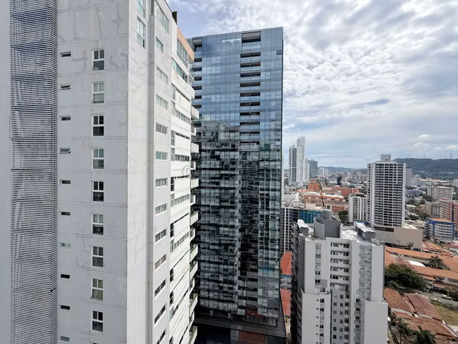 Apartamento en venta en Bella Vista Panamá – 2 recámaras con vistas al mar y ciudad