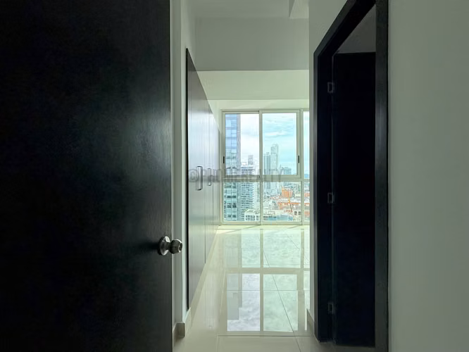 Apartamento en venta en Bella Vista Panamá – 2 recámaras con vistas al mar y ciudad