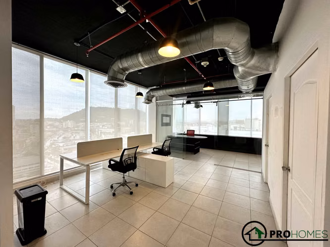 AVENIDA BALBOA...65 M2...2 PARKING...DIVISIONES...4 PUESTOS DE TRABAJO...OFICINA GERENCIAL