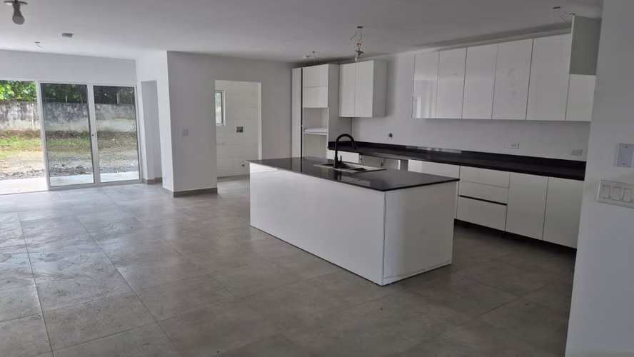 VENDO CASAS EN PARQUE LEFEVRE PROYECTO UNICO DE SOLO 7 VIVIENDAS