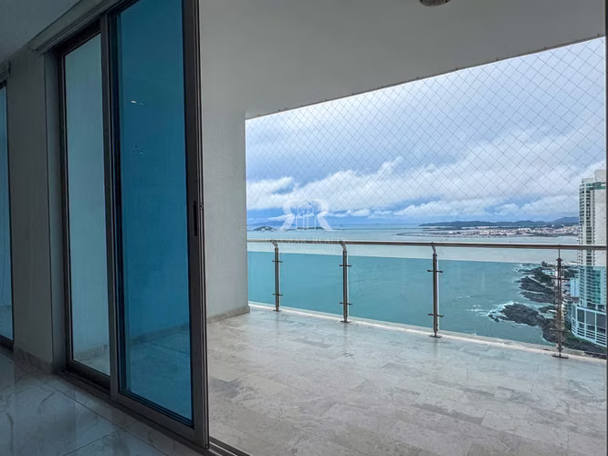 Apartamento remodelado en Punta Pacifica PH Aqualina