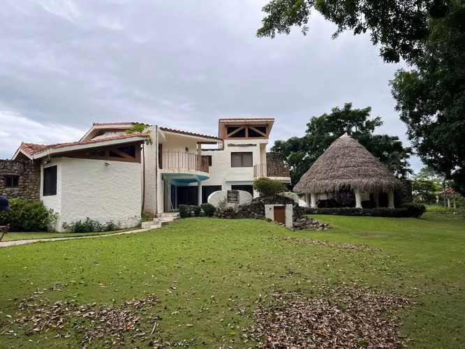 Venta de Casa en Coronado, Club del Golf, 2,600m2 de terreno y 550m2 de construcción - Imagen 3