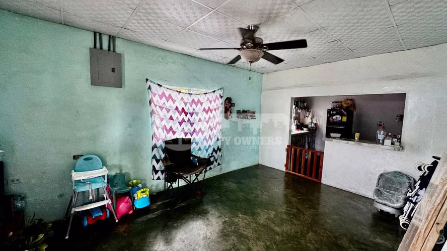 Venta de casa en el centro de Pedasí.