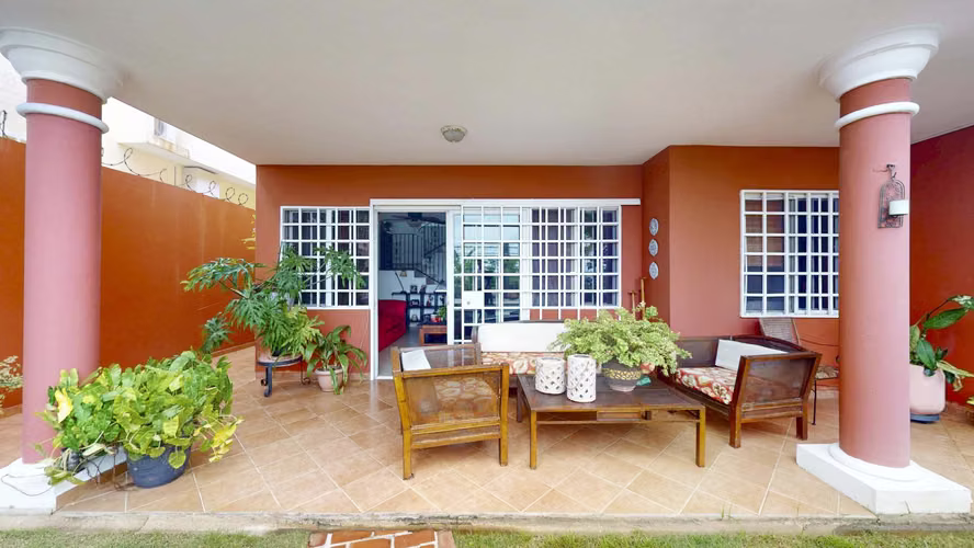 Venta de hermosa casa con piscina en Mirador Hills – Villa Lucre
