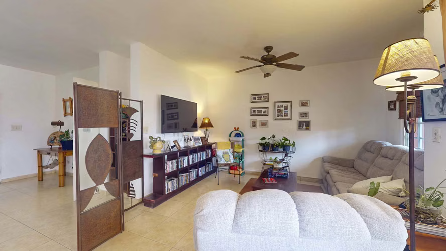 Venta de hermosa casa con piscina en Mirador Hills – Villa Lucre