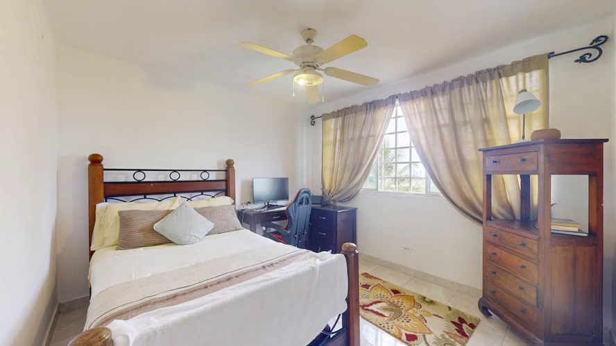 Venta de hermosa casa con piscina en Mirador Hills – Villa Lucre