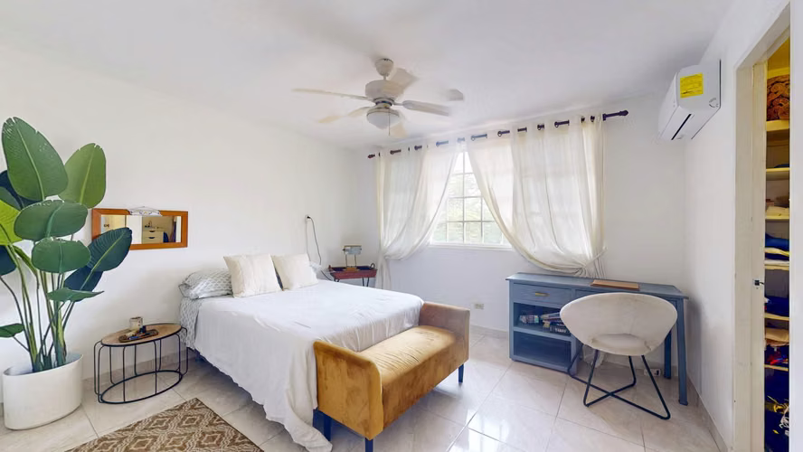 Venta de hermosa casa con piscina en Mirador Hills – Villa Lucre