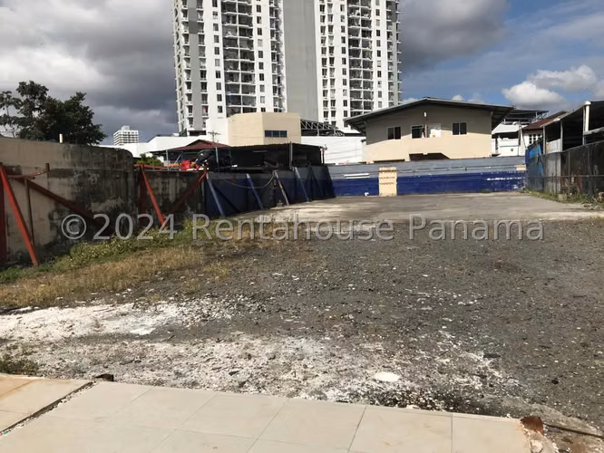 Vendo Terreno a Precio de Oportunidad en Parque Lefevre 25-5830GG