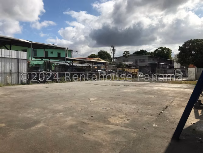 Vendo Terreno a Precio de Oportunidad en Parque Lefevre 25-5830GG