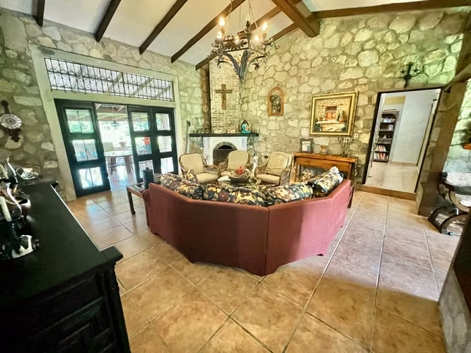 El Valle de Antón Casa con Terreno de 2.5 Hectáreas Venta