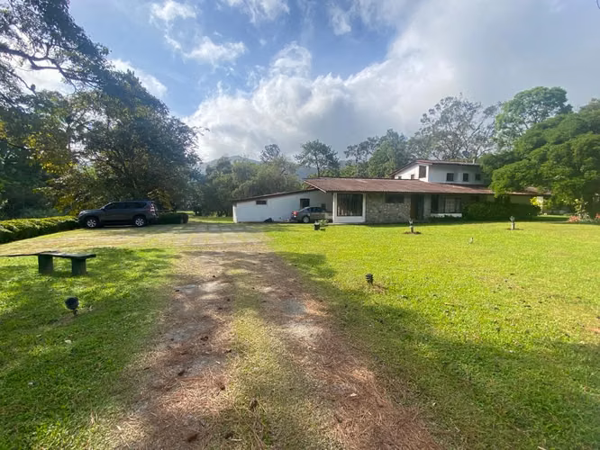 El Valle de Antón Casa con Terreno de 2.5 Hectáreas Venta
