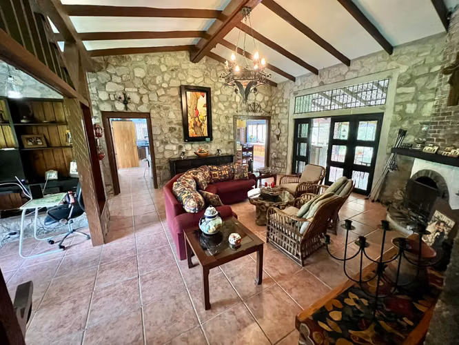 El Valle de Antón Casa con Terreno de 2.5 Hectáreas Venta