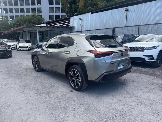 LEXUS UX250H 2023