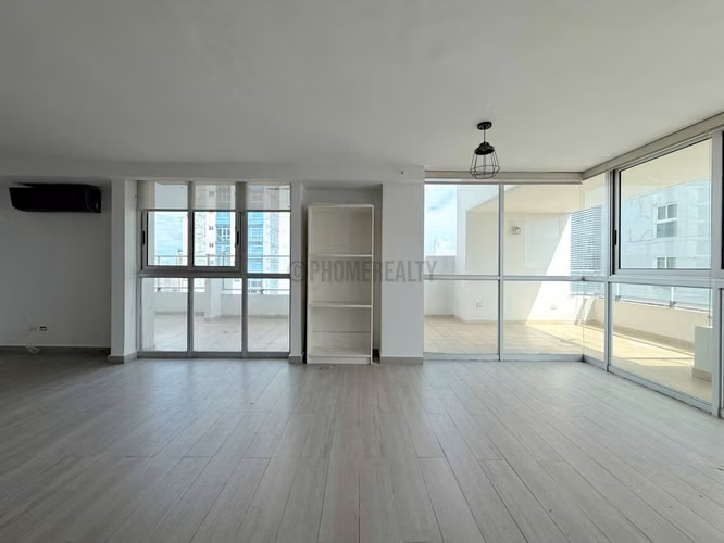 Apartamento en venta en Bella Vista Panamá – 3 recámaras con terraza y vista al mar