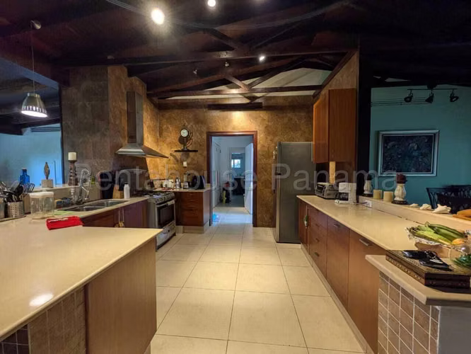 Vendo Casa Privilegiada en PH Llanos de Curundú 26-2744GG - Imagen 3