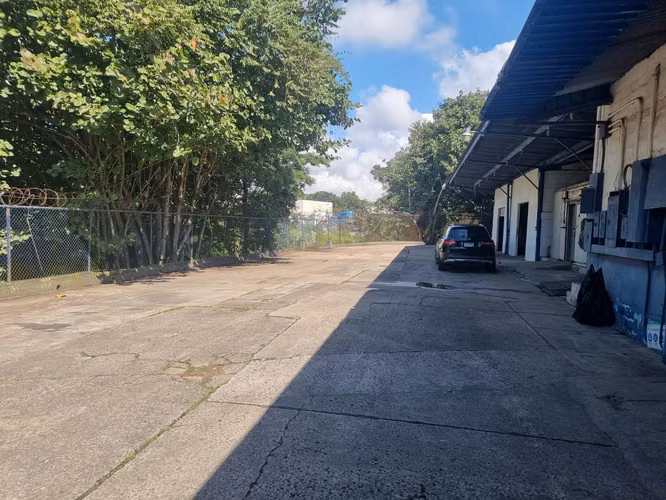 Venta de Galera en Curundú, Avenida Frangipani, 1,500m² de terreno