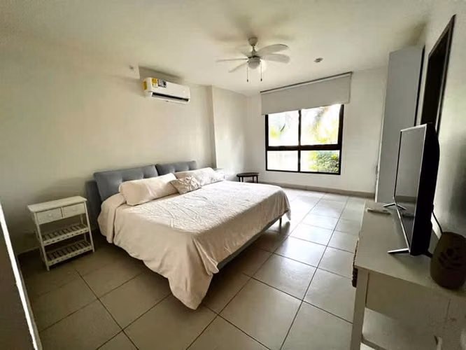 Venta de Apartamento en La Ensenada con Terraza Privada
