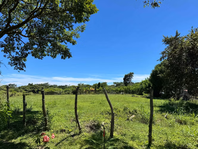 Lote de esquina del lado de la playa en San Carlos – 2,743 m²
