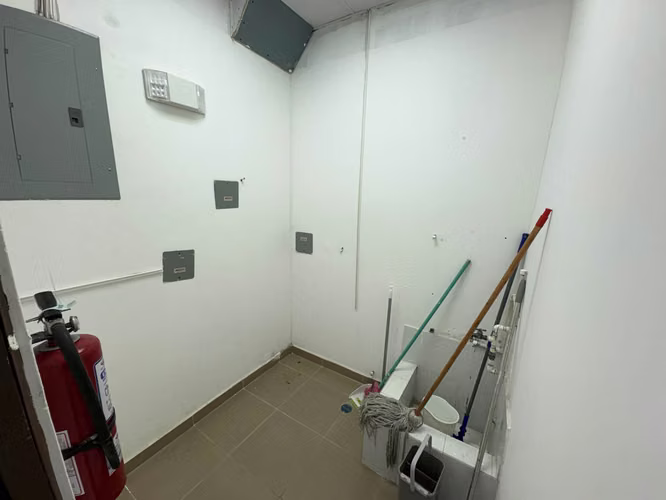 Local Comercial en Venta y Alquiler – Plaza Condado Mall, Condado del Rey